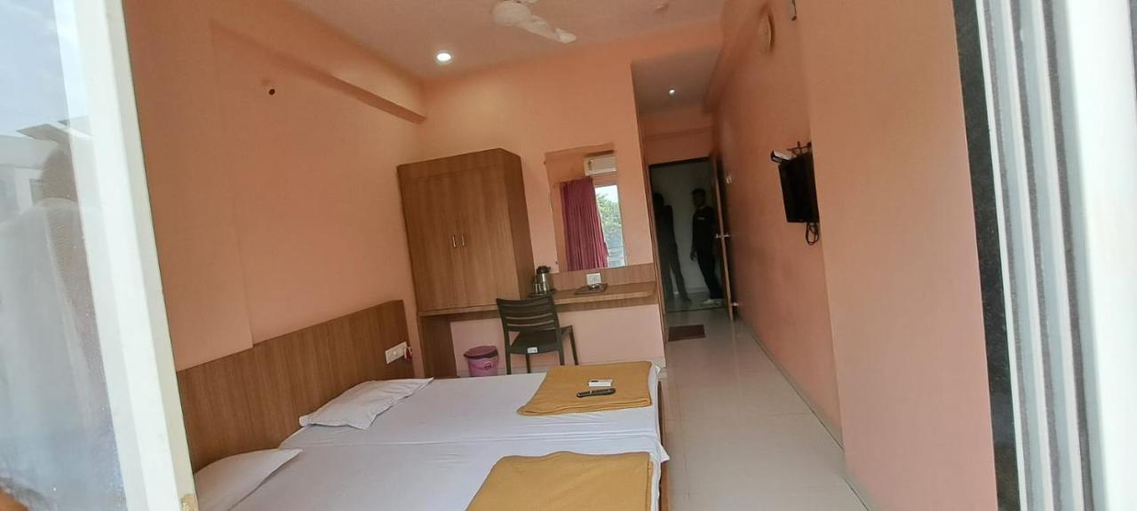 Hotel Aaditya Palace Bhusawal Exterior foto