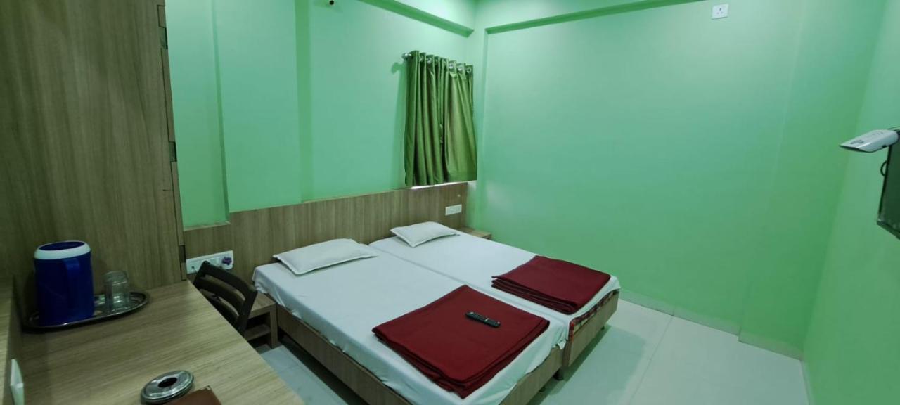 Hotel Aaditya Palace Bhusawal Exterior foto