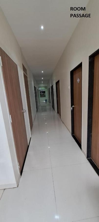 Hotel Aaditya Palace Bhusawal Exterior foto
