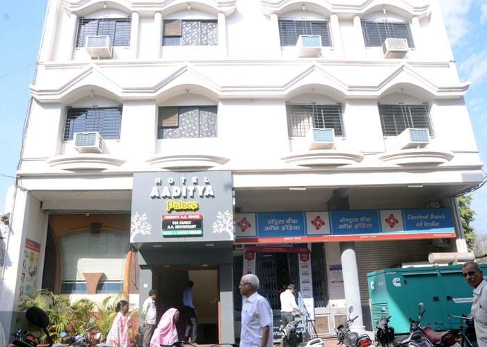 Hotel Aaditya Palace Bhusawal Exterior foto