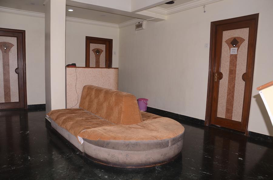 Hotel Aaditya Palace Bhusawal Exterior foto