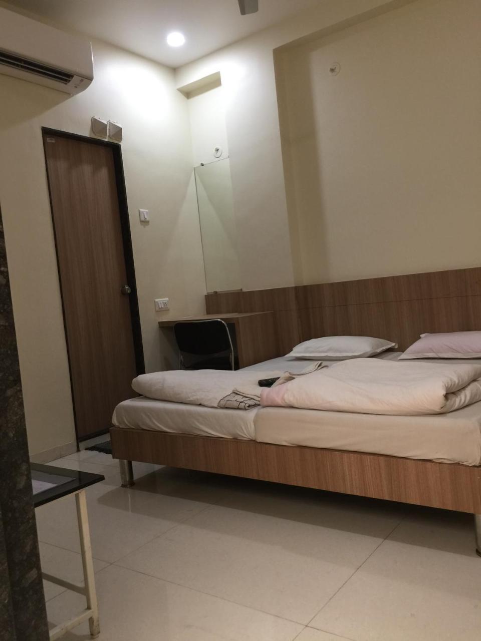 Hotel Aaditya Palace Bhusawal Exterior foto
